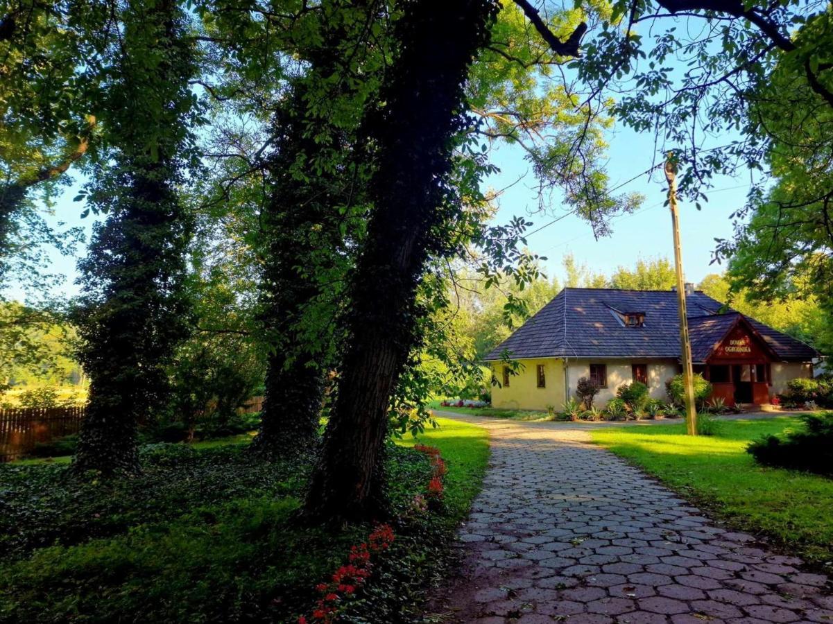 Hostel Domek Ogrodnika Przy Muzeum W Przeworsku Zespole Palacowo - Parkowym Exterior photo